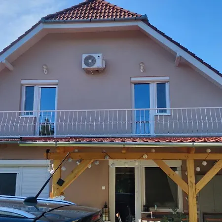 شقة Lena Apartmanhaz بالاتوليلّي