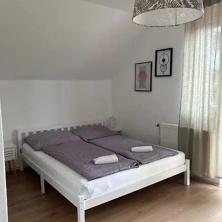 شقة Lena Apartmanhaz *