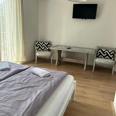 شقة Lena Apartmanhaz بالاتوليلّي