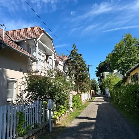 Lena Apartmanhaz * Balatonlelle